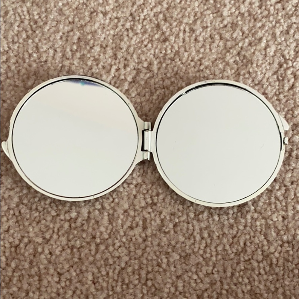 Compact Mirror